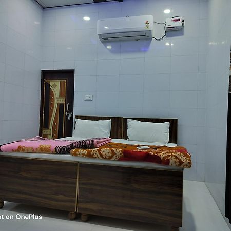 M&S Seva Sadan Hotel Govardhan Exterior photo